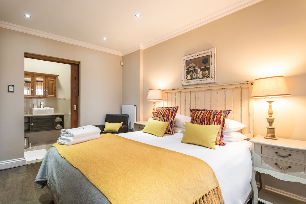 ROOM, DOUBLE BED