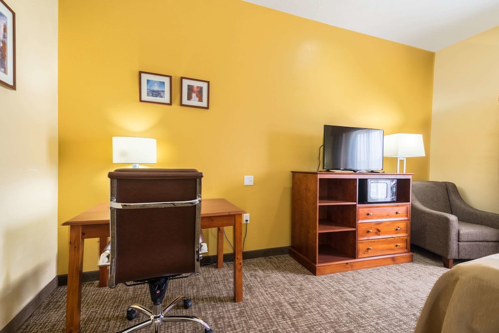Comfort Inn & Suites Cedar City South, UT 31/36
