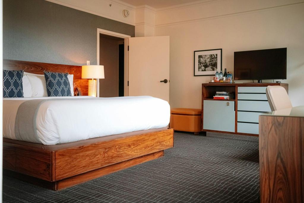 Gallery, Suite, King Bed, Sofa
