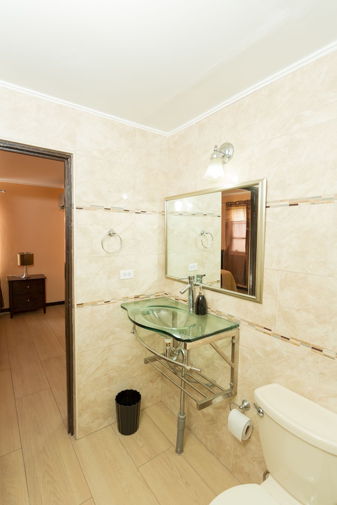 New Kingston Guest Apt At Dorchester 29/32
