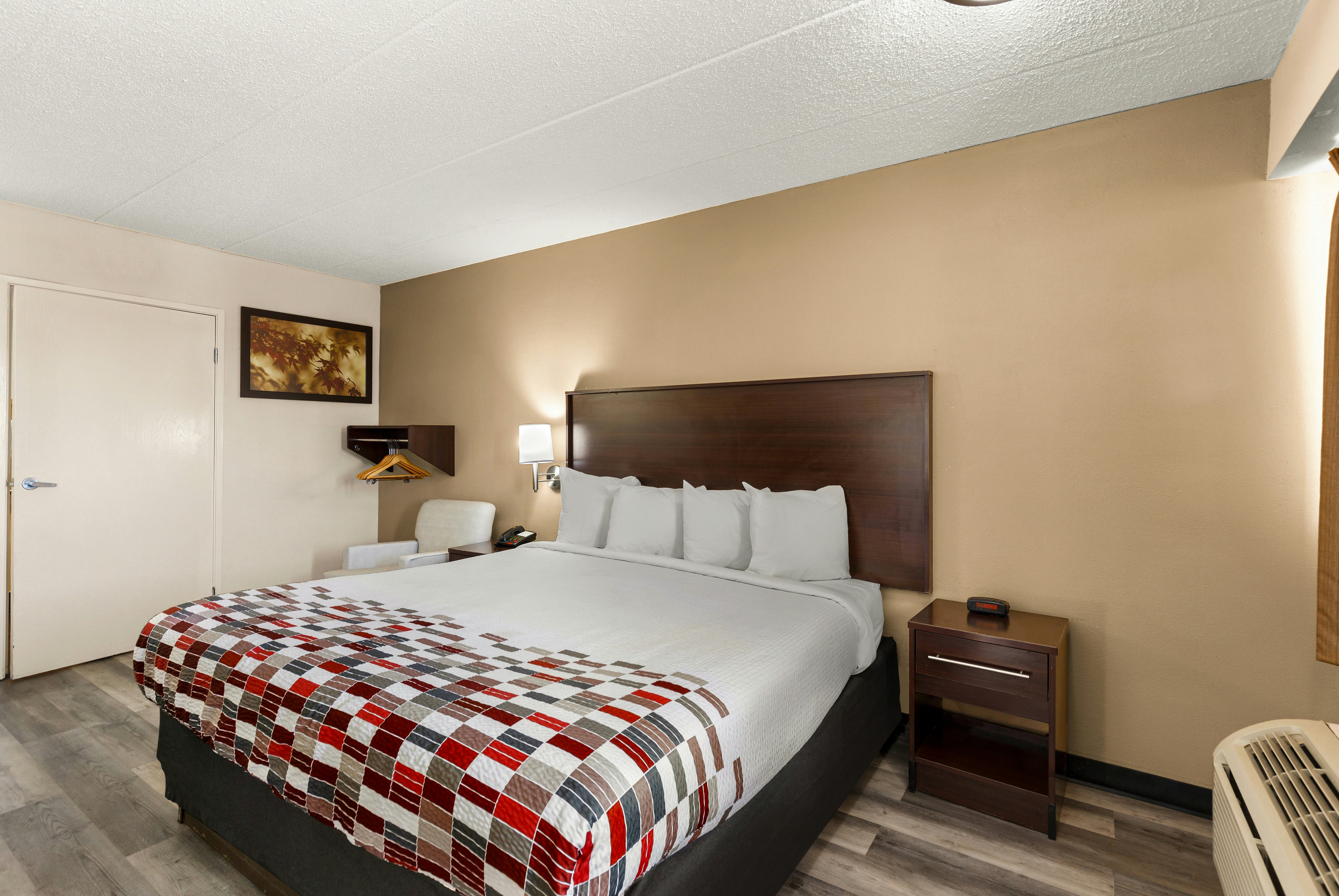 غرفة سوبيريور بسرير كينج، Red Roof Inn Springfield Il 3/6