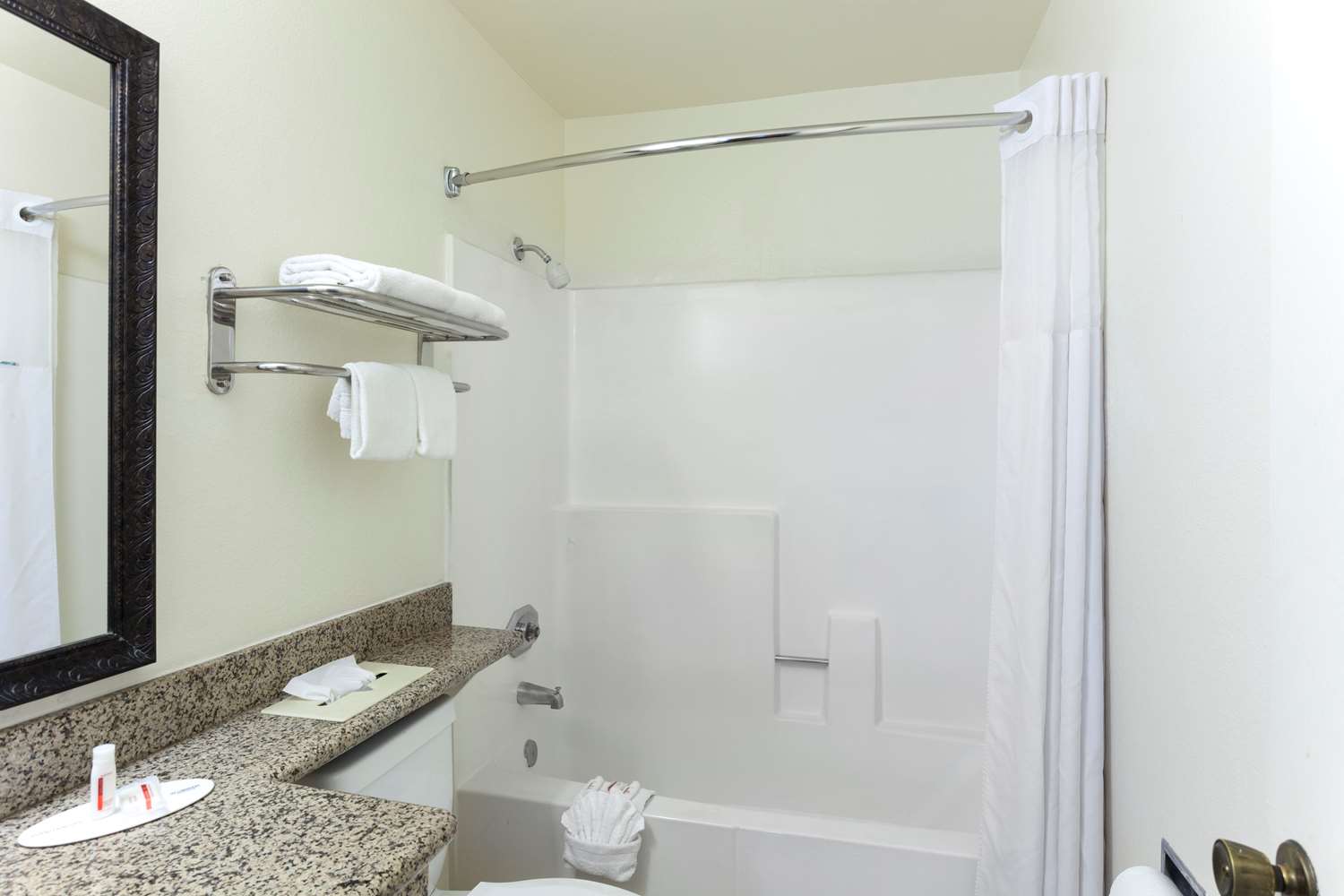 Super 8 by Wyndham San Diego Hotel Circle 55/58