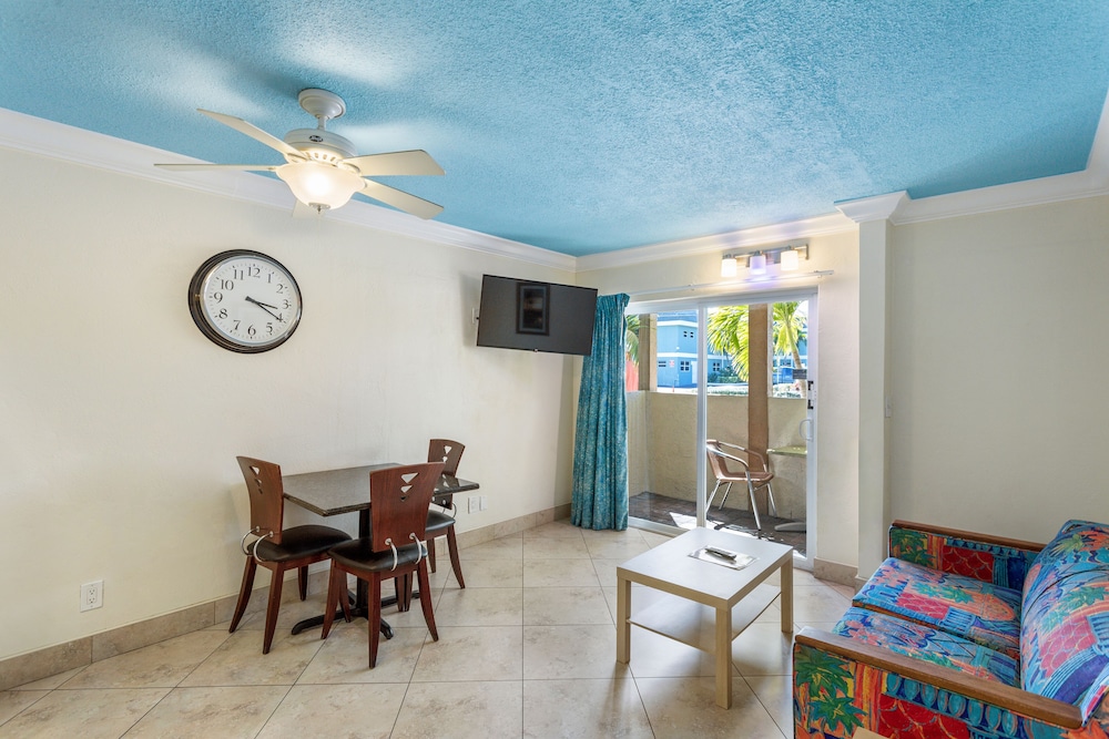 Bay Palms Waterfront Resort - Hotel and Marina 46/70