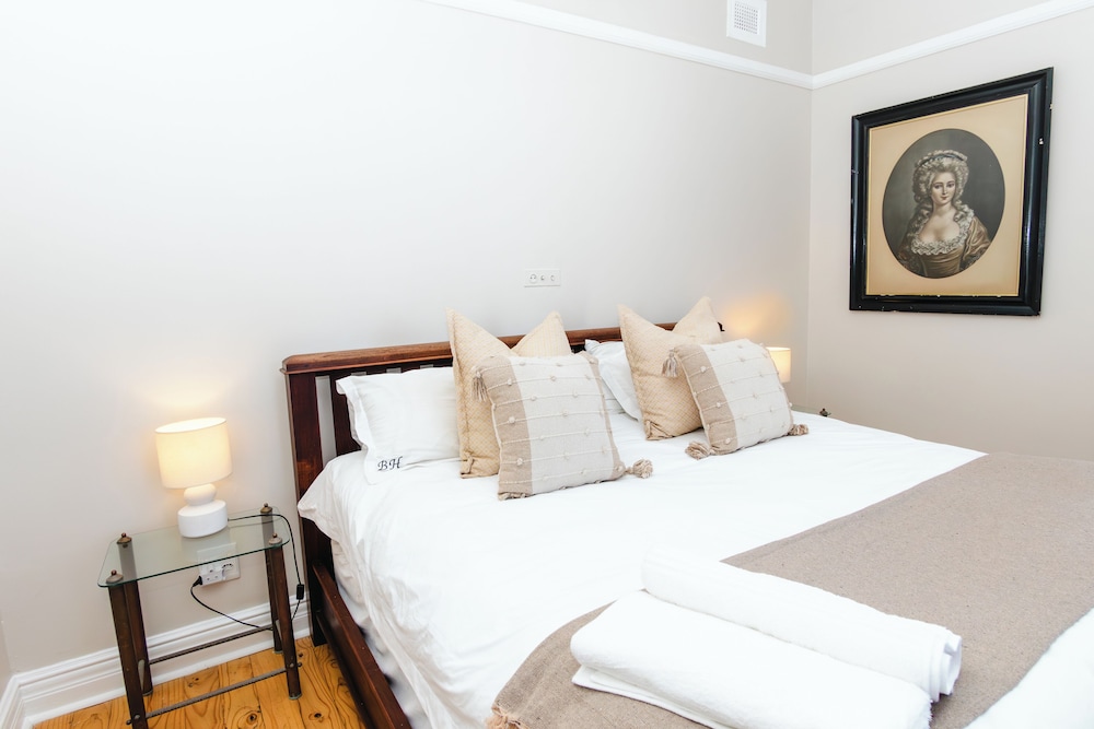 Botha House 9/45