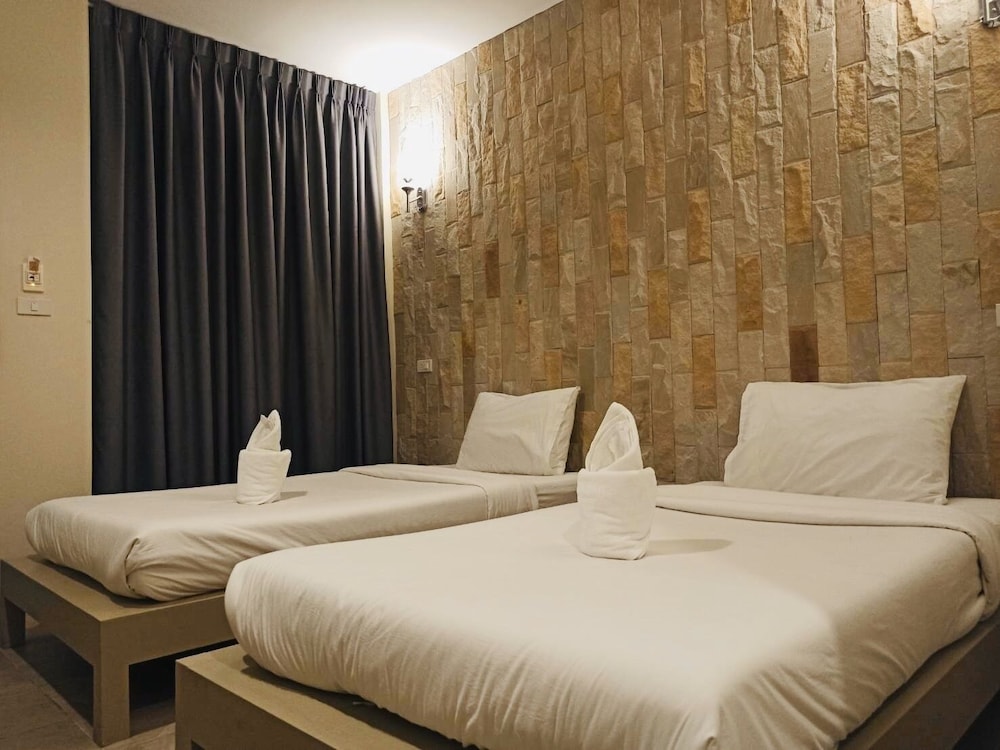 Tower, Twin Beds