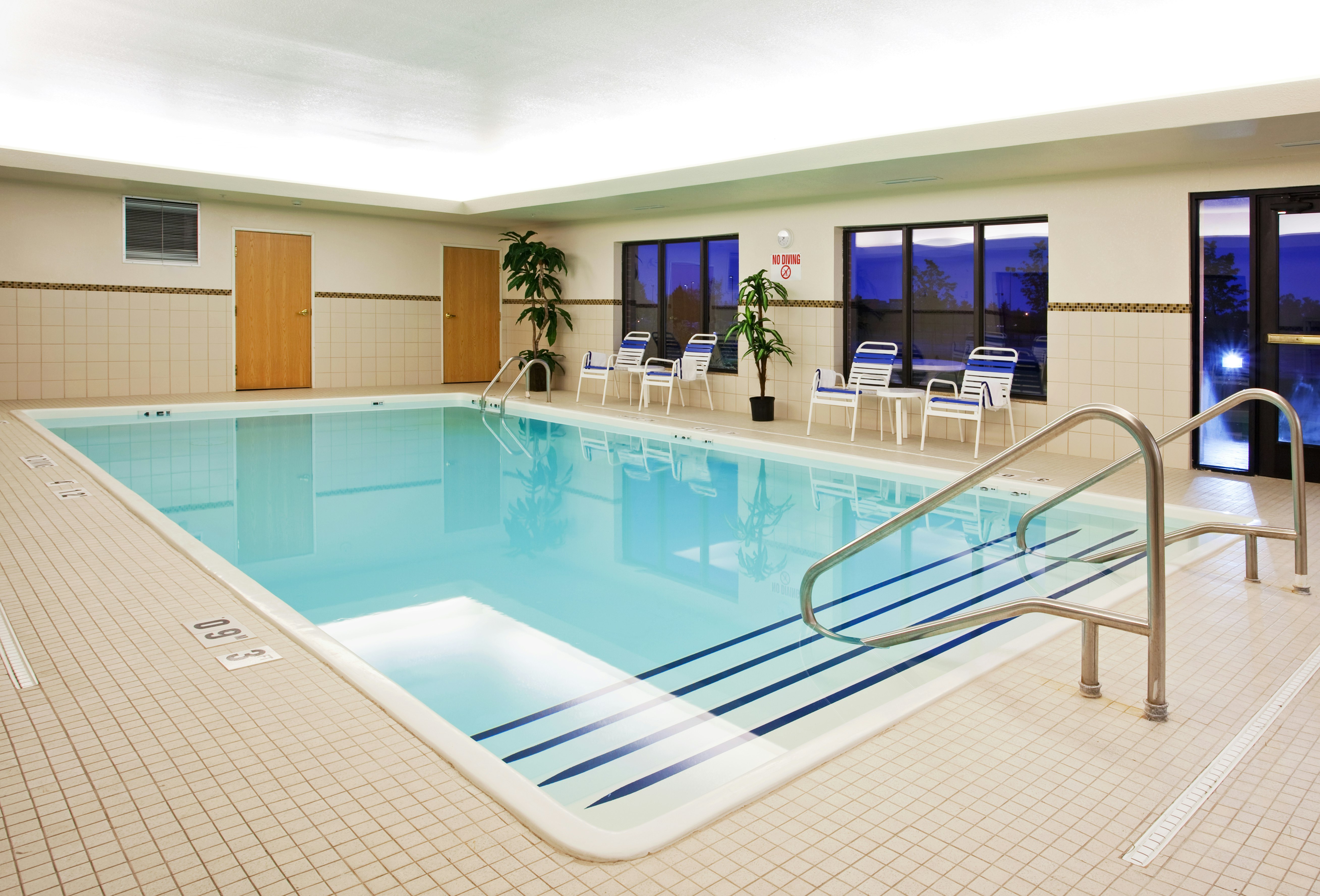 Holiday Inn Express Hotel Suites Detroit Utica 36/54