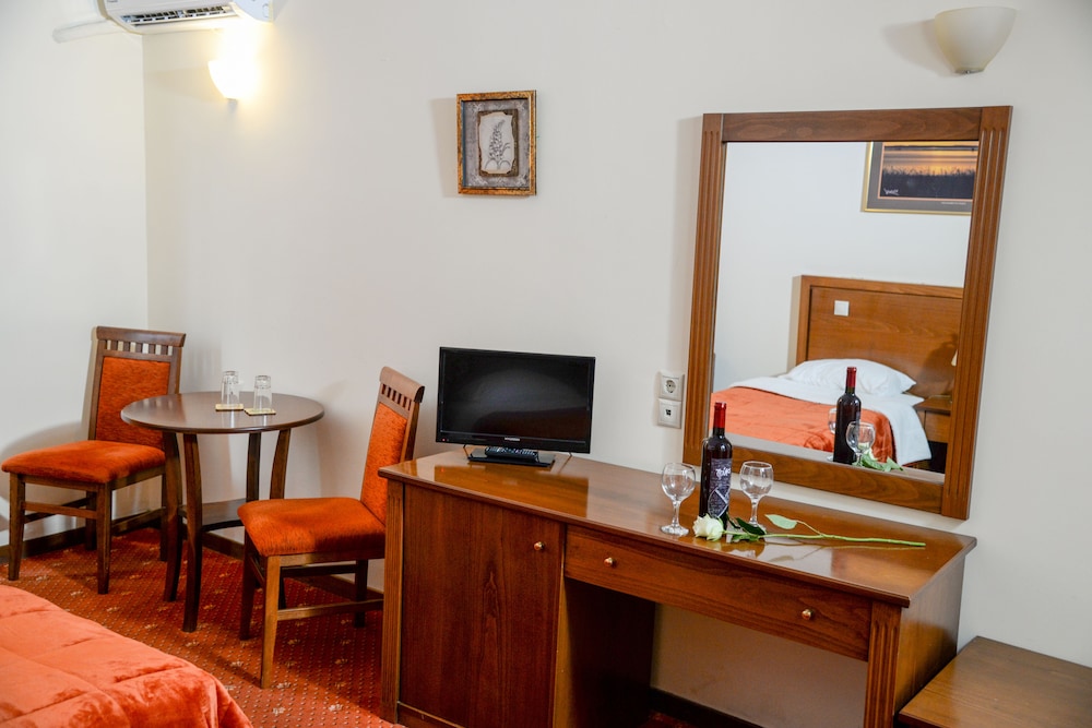 Arta Palace Hotel 46/52