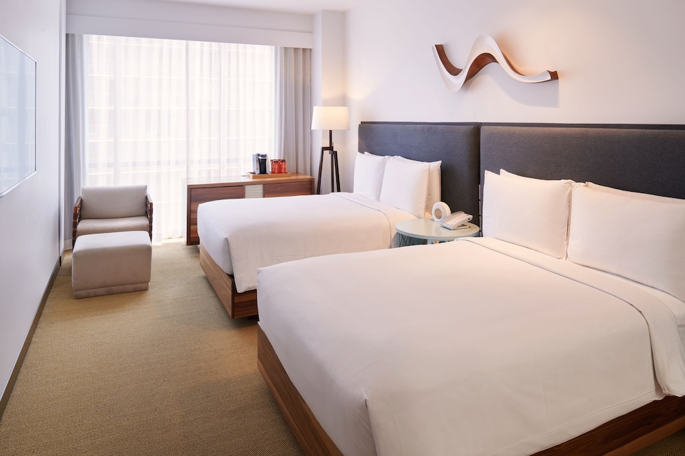 HYATT CENTRIC WAIKIKI BEACH 19/69