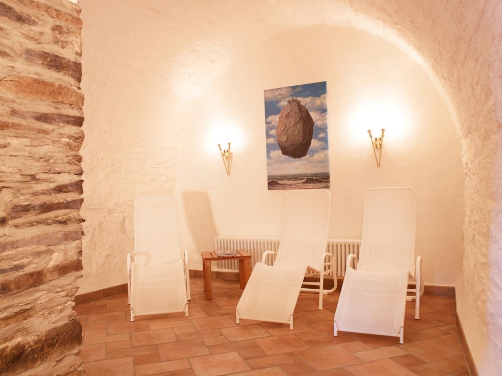 Hotel und Restaurant Burg Schnellenberg 31/54