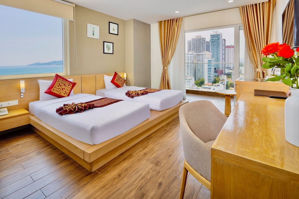 Senior, Twin Beds, Sea View, Balcony، Gibson Hotel Nha Trang 3/10