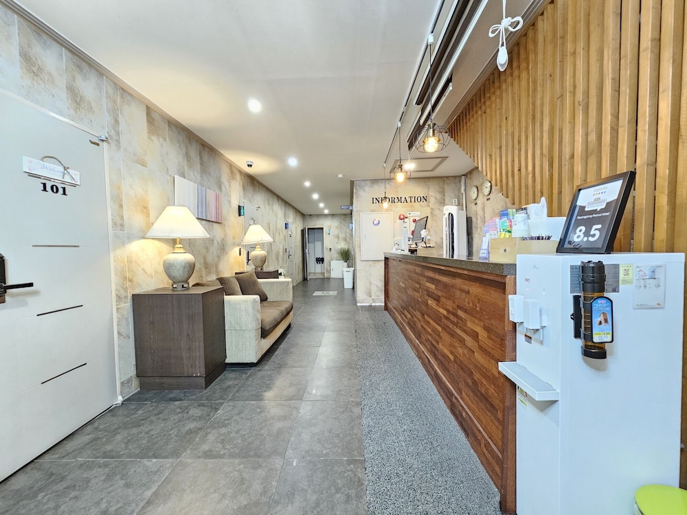 PEANUT HOTEL 9/61