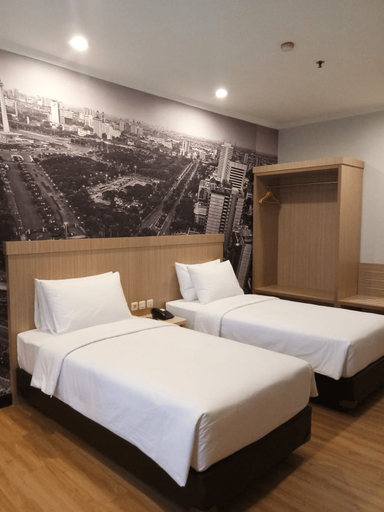 Joy, Twin Beds, Smoking