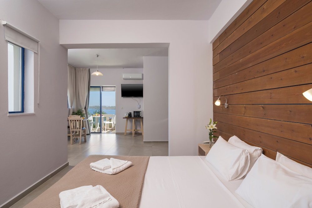 SUPERIOR, STUDIO, SUITE, KING BED, SEA VIEW