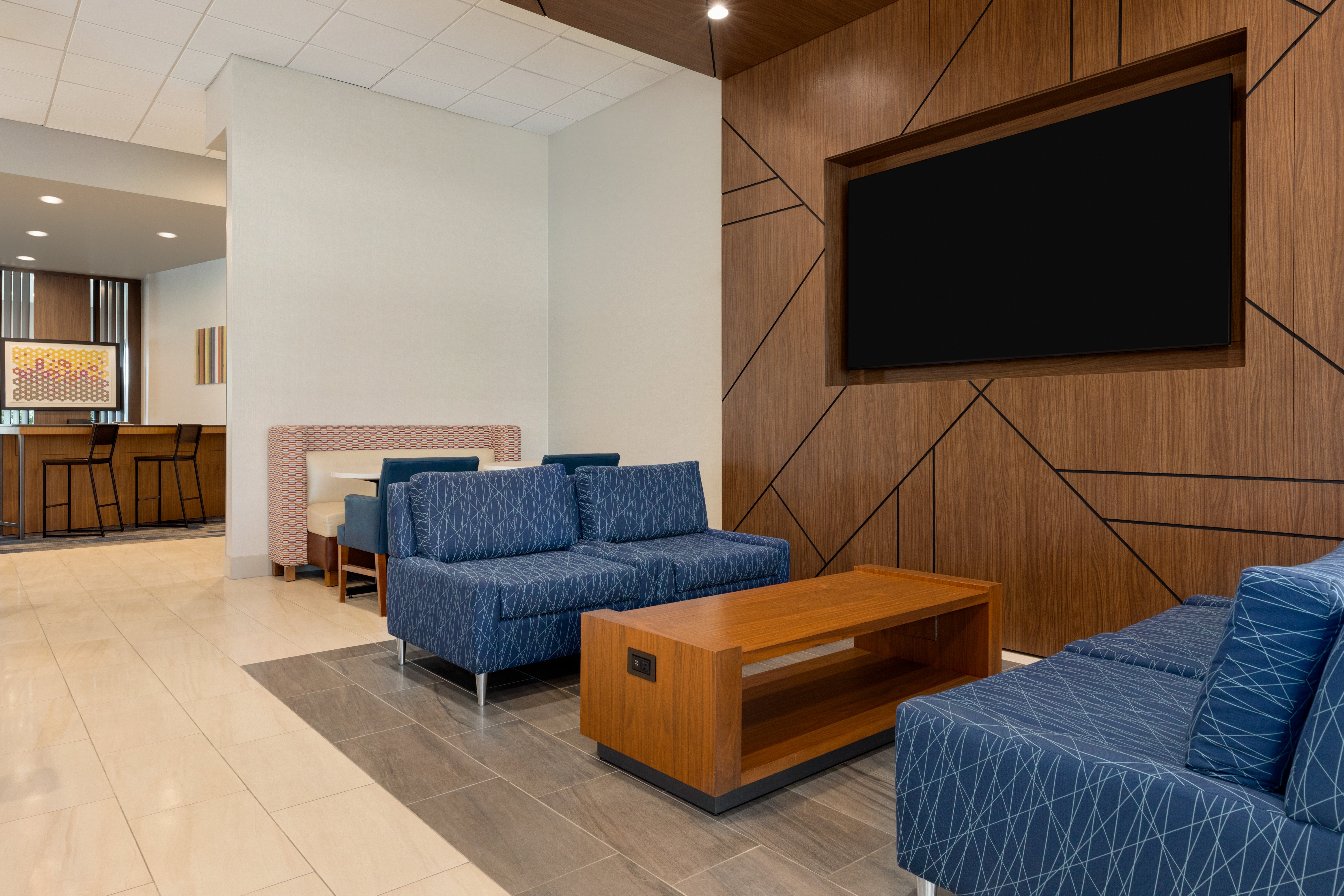 Holiday Inn Express Suites Dalton Walnut Ave 33/52