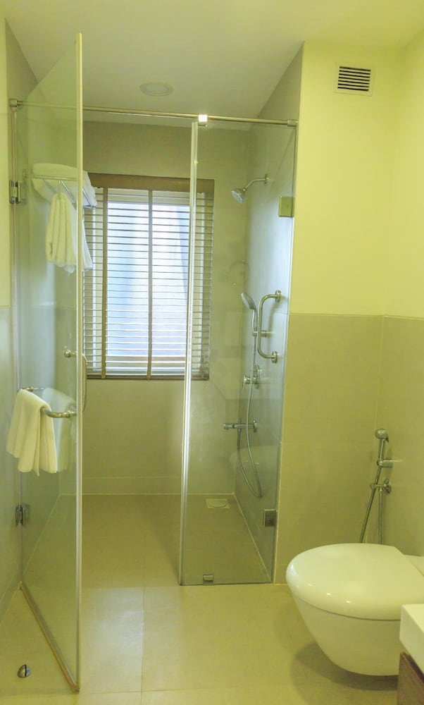 Acron Waterfront Resort 42/80