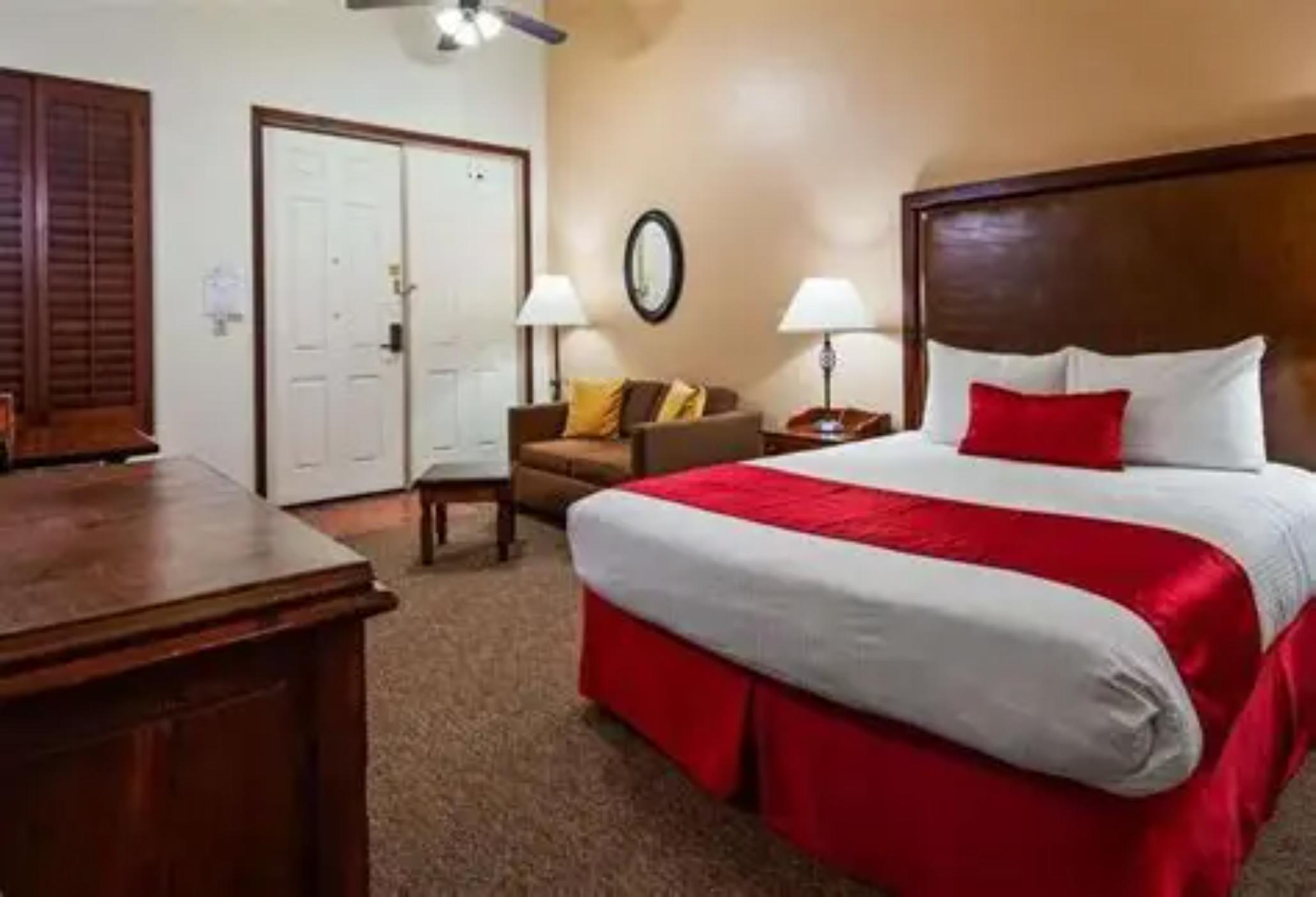 Room, King Bed, Sofa, Plaza Floor
