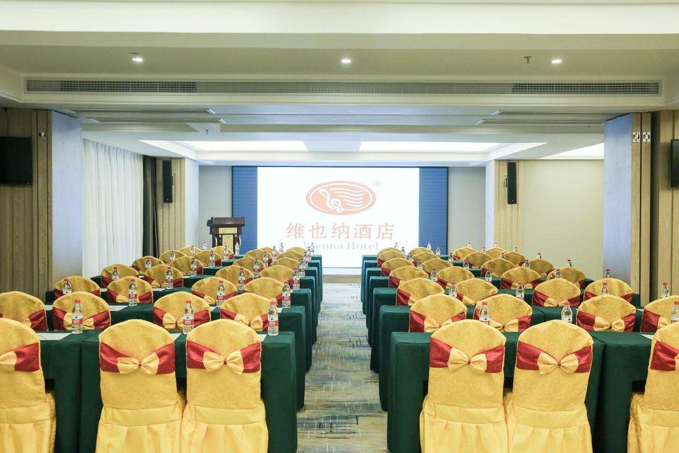 Vienna Hotel (Shantou Convention and Exhibition Center) 52/54
