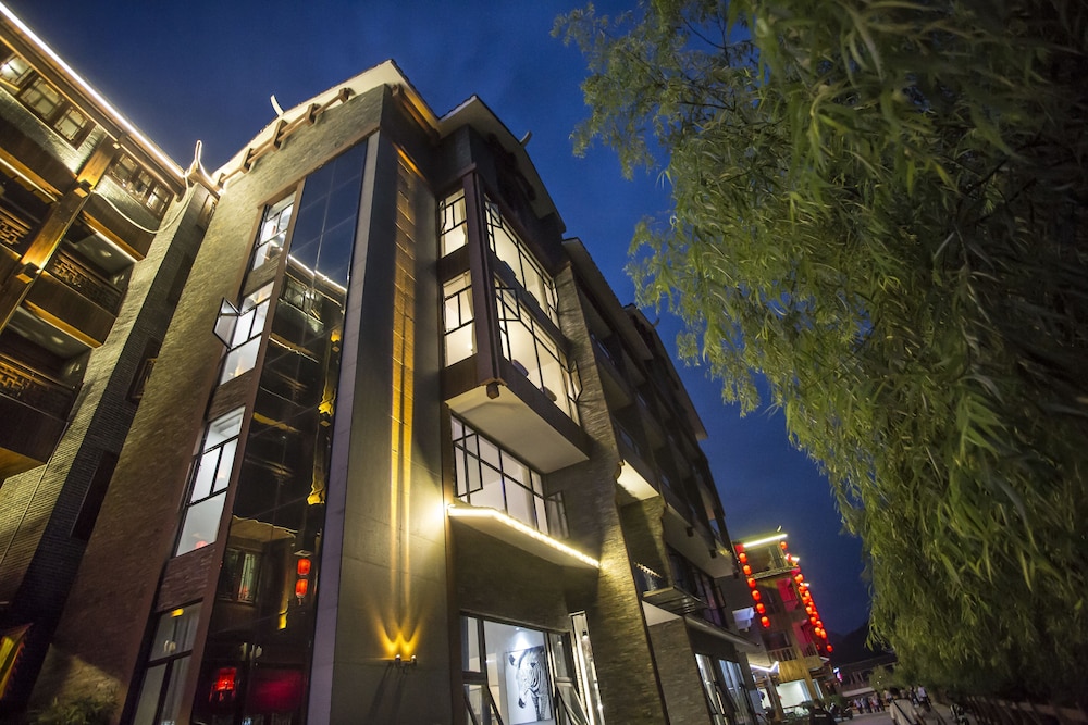 Z-Up Boutique Hotel 5/50
