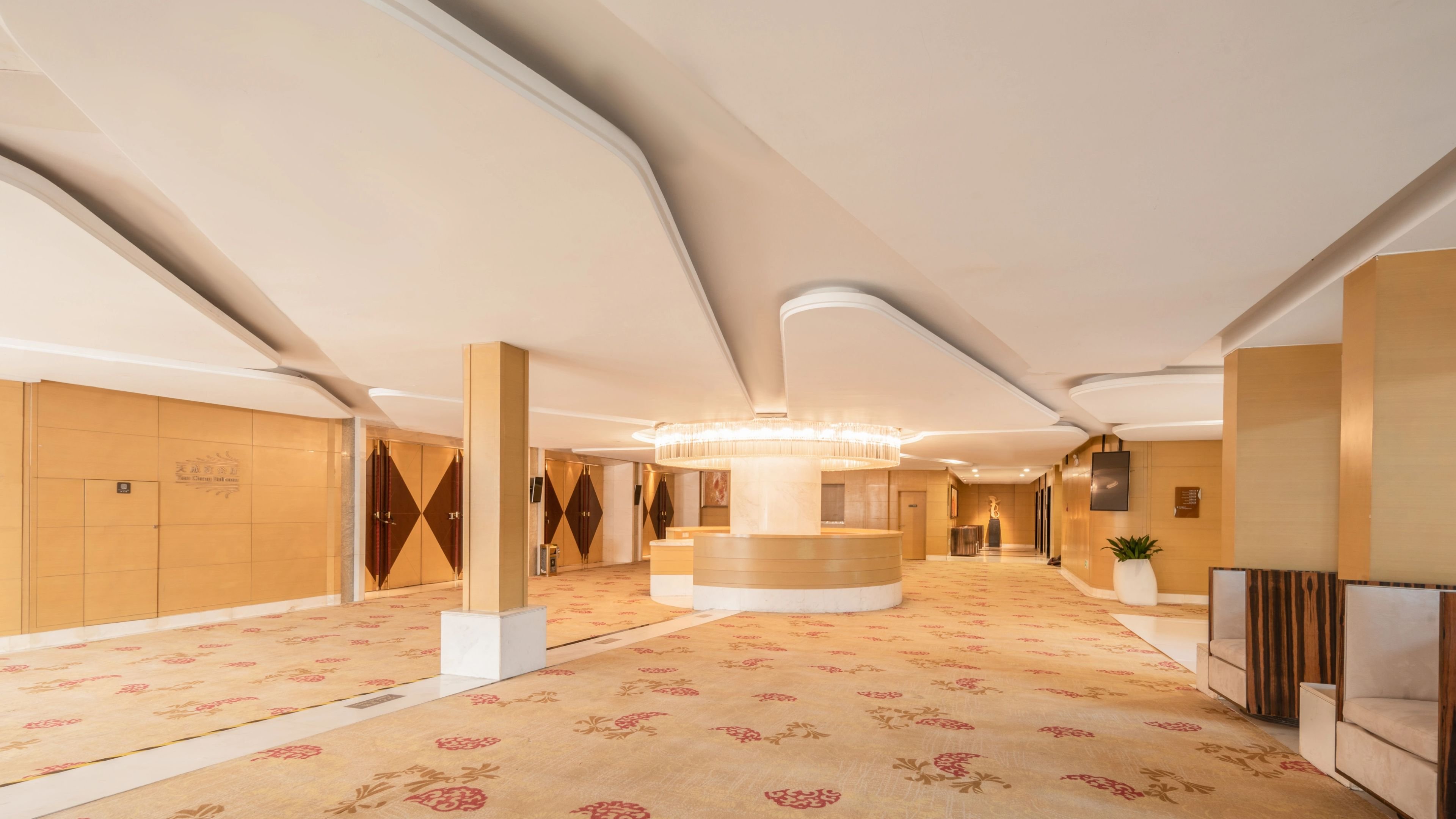 HOLIDAY INN SHIJIAZHUANG CENTRAL 18/77