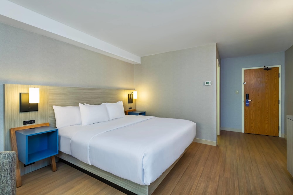 Upgrade, King Bed، Comfort Inn Gatineau 2/4