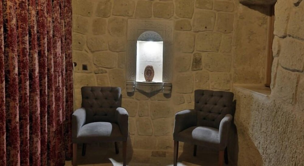 Mahzen Cave Hotel 54/55