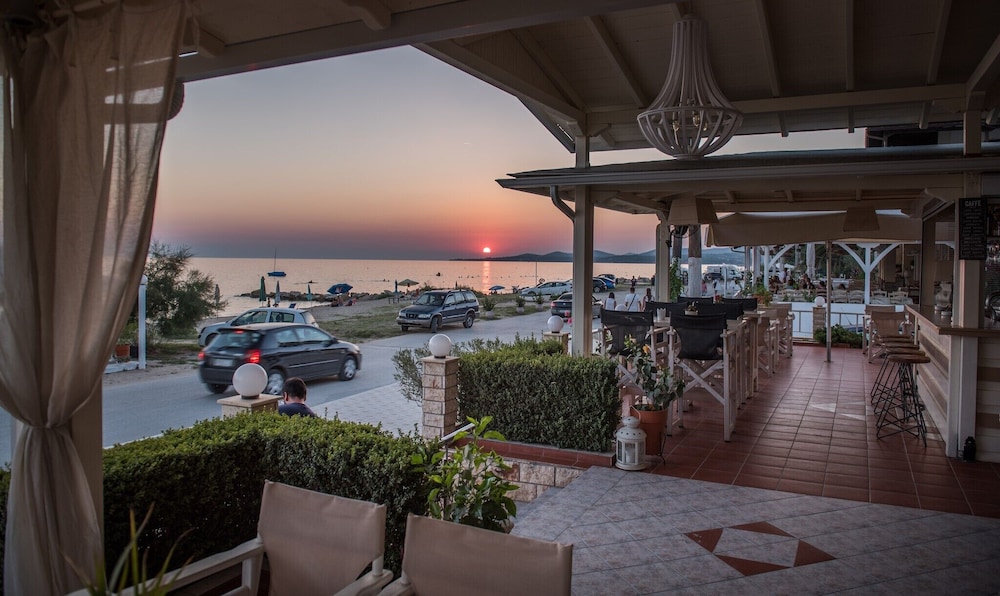 Assano Sea Front Luxury 32/50