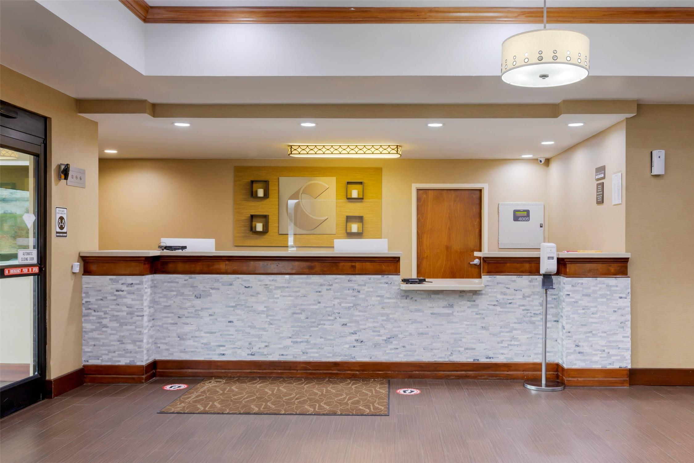 Comfort Suites Johnson City Near University 2/36