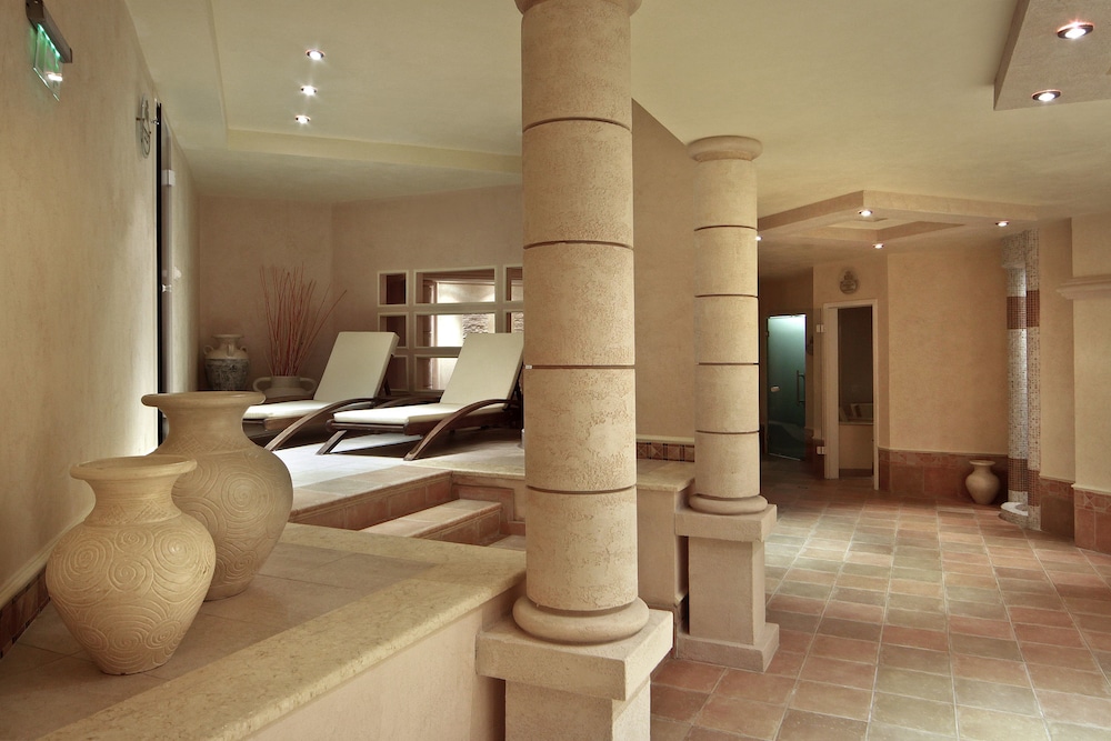 swimming pool spa