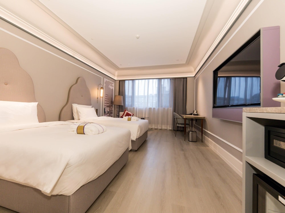 PRIVILEGE, TWIN BEDS