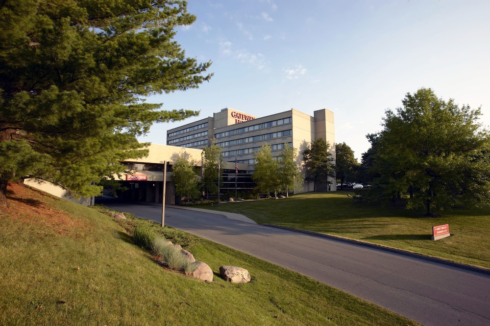 Gateway Hotel and Conference Center 1/53