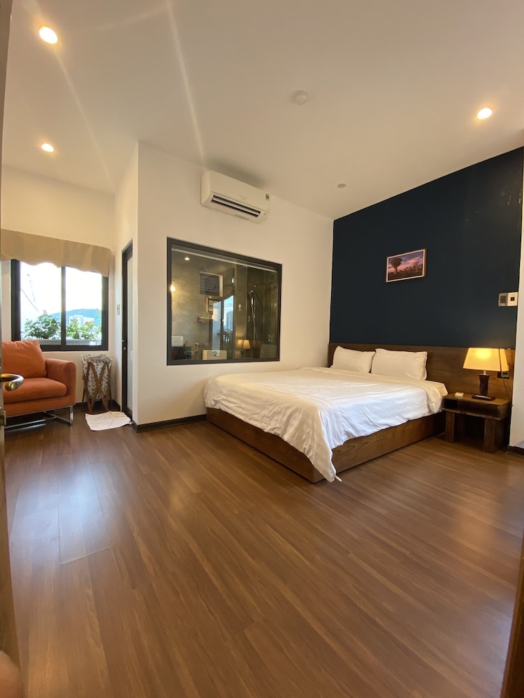 DELUXE, DOUBLE BED, CITY VIEW
