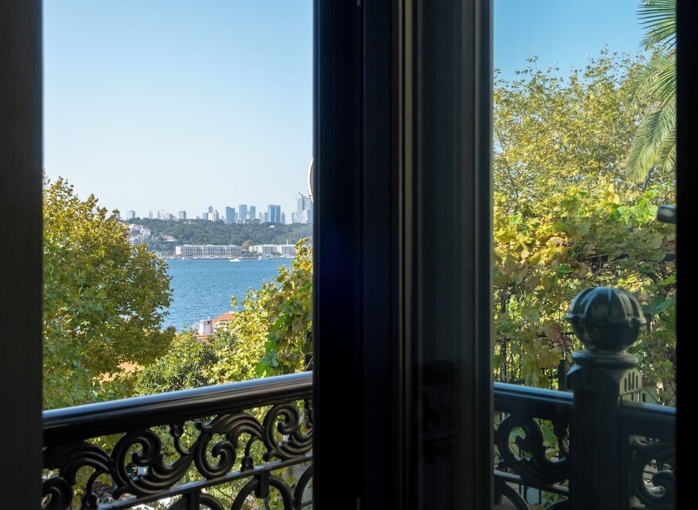 216 Bosphorus Suite 45/50