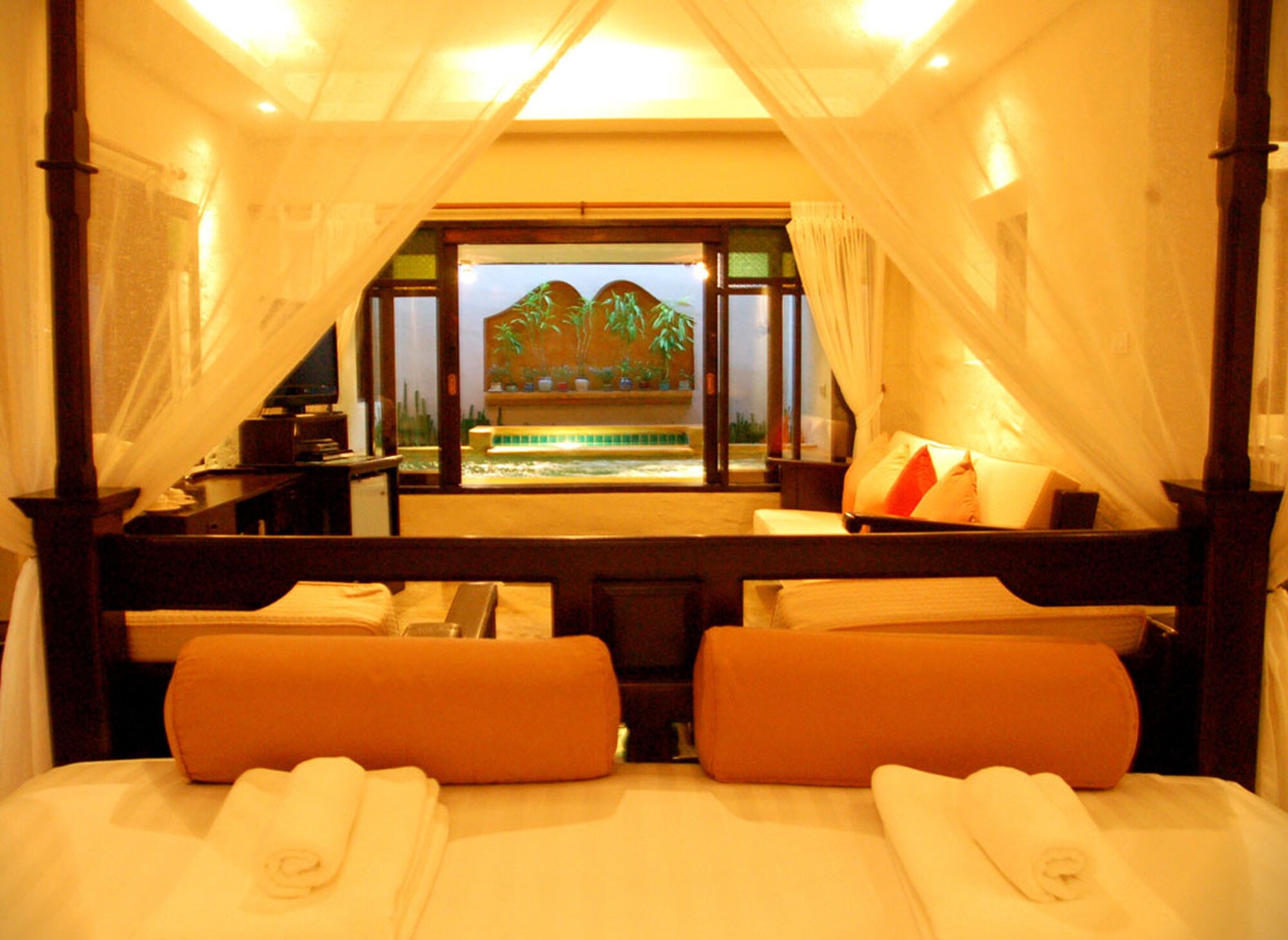 ROMANTIC, VILLA, HOT TUB