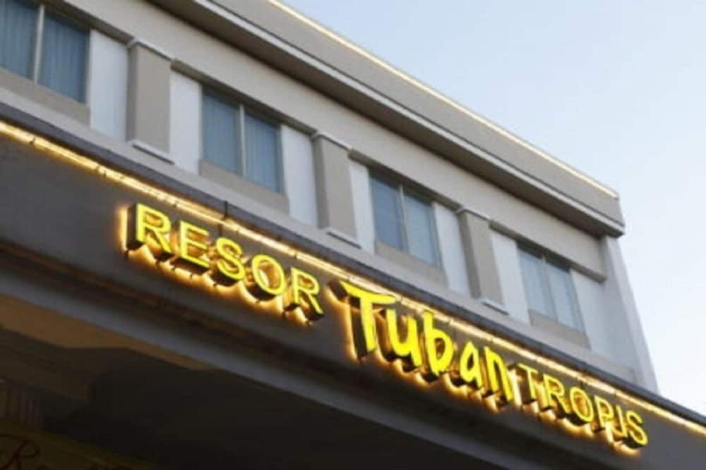 Resor Tuban Tropis 1/30