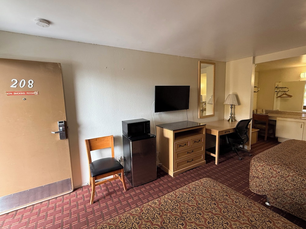 New Budget Inn 33/44