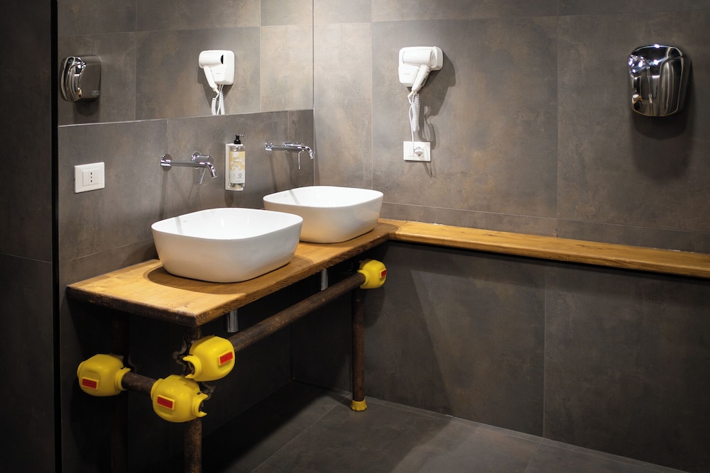 Hostelo Luxury Hostel 60/64