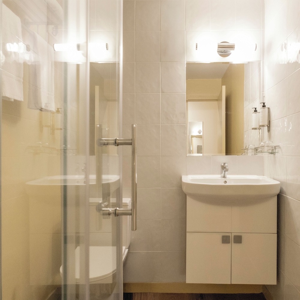 Adjoining, Family, Double and Twin Beds، Hotel Gambetta 9/10