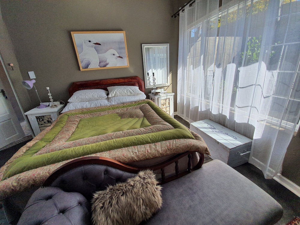 Waterhouse Guest Lodges 202 Lawley Street 25/50