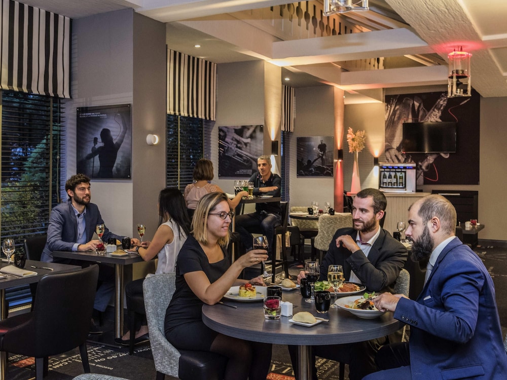 Mercure Paris Velizy 54/74
