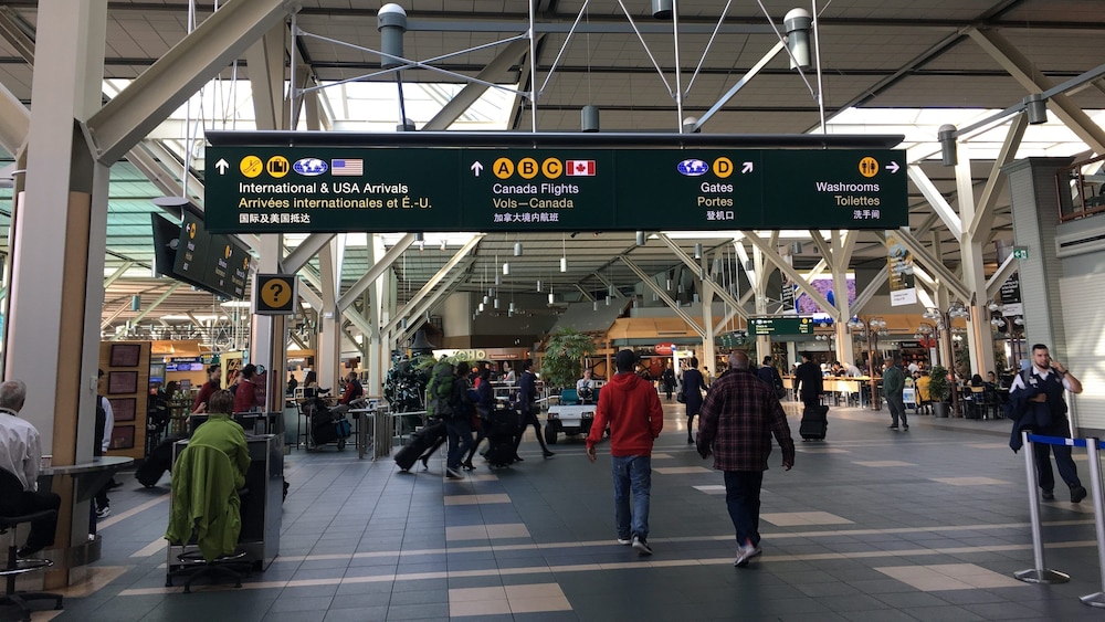 YVR Vickies Bed and Breakfast 6/57