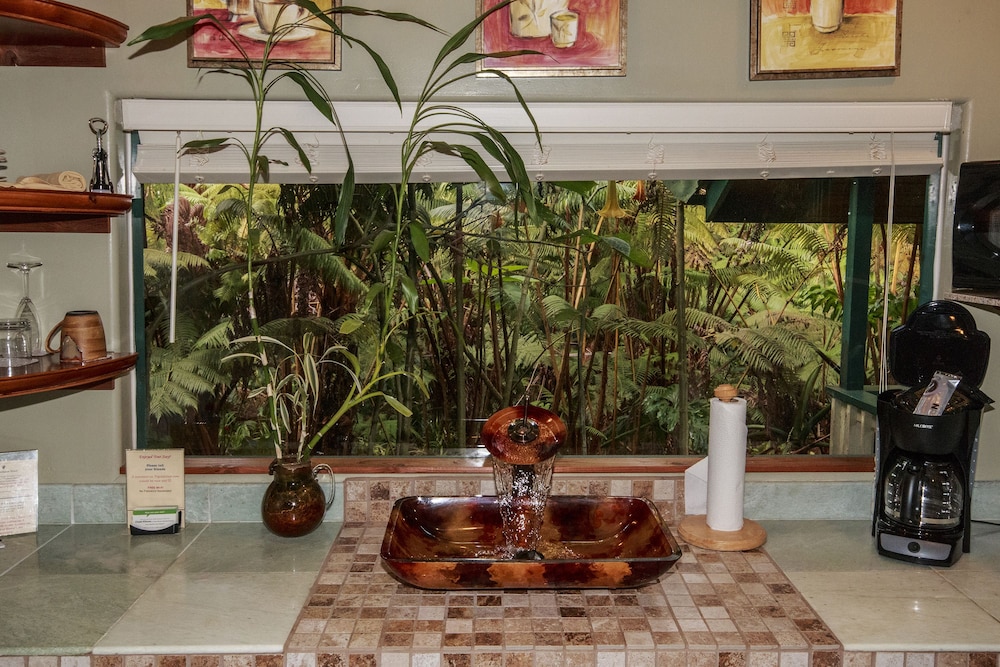 KILAUEA HOSPITALITY GROUP 46/69