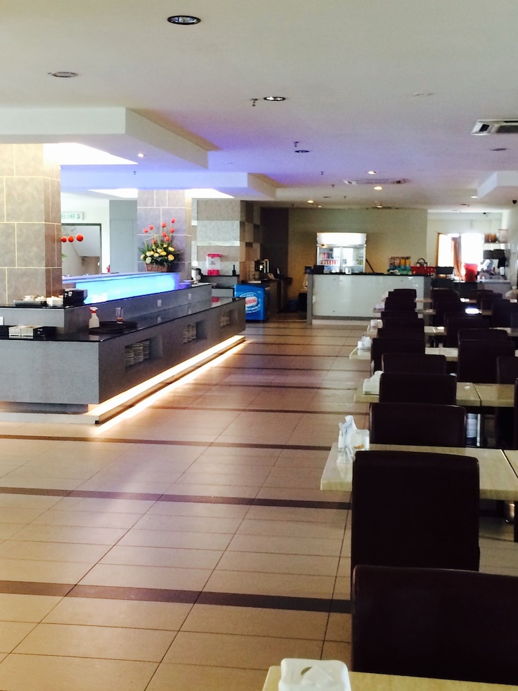 Grand Court Hotel 7/56
