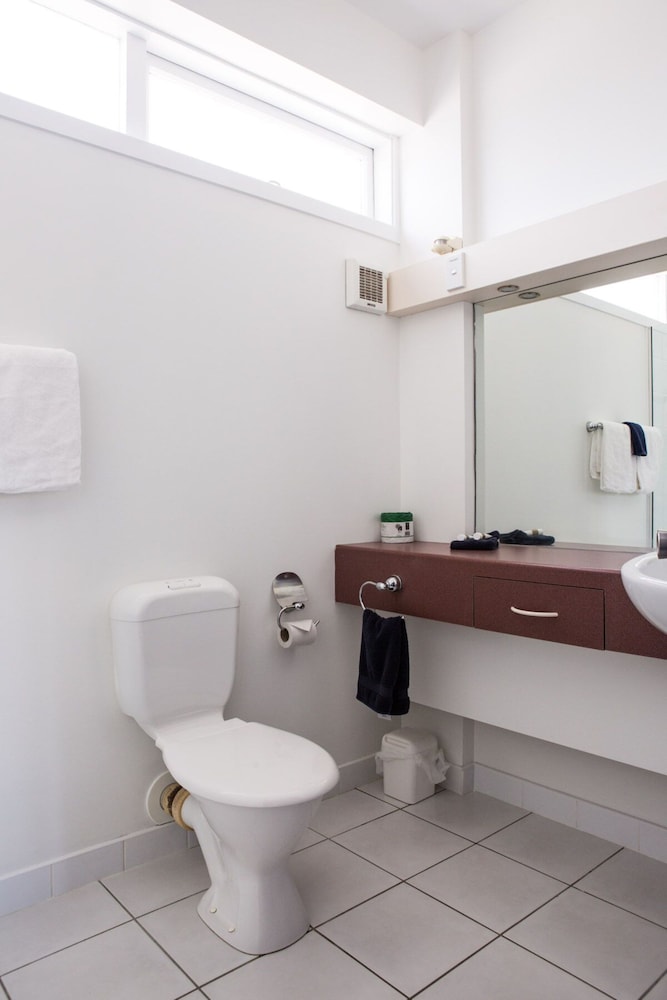 U Studios Paraparaumu, SureStay Collection by Best Western 39/46