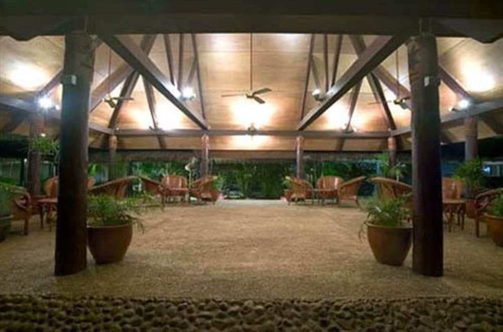Capricorn International Hotel 50/51