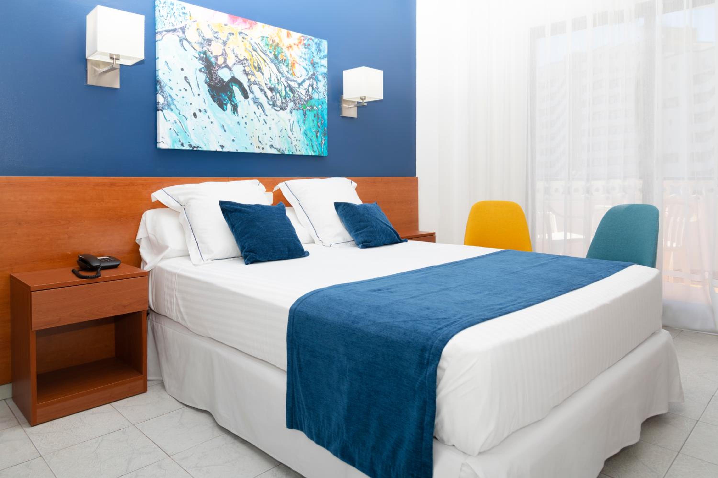 Standard, Queen Bed