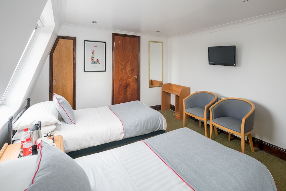 Abbey Hotel, London Shepherds Bush Market 9/36