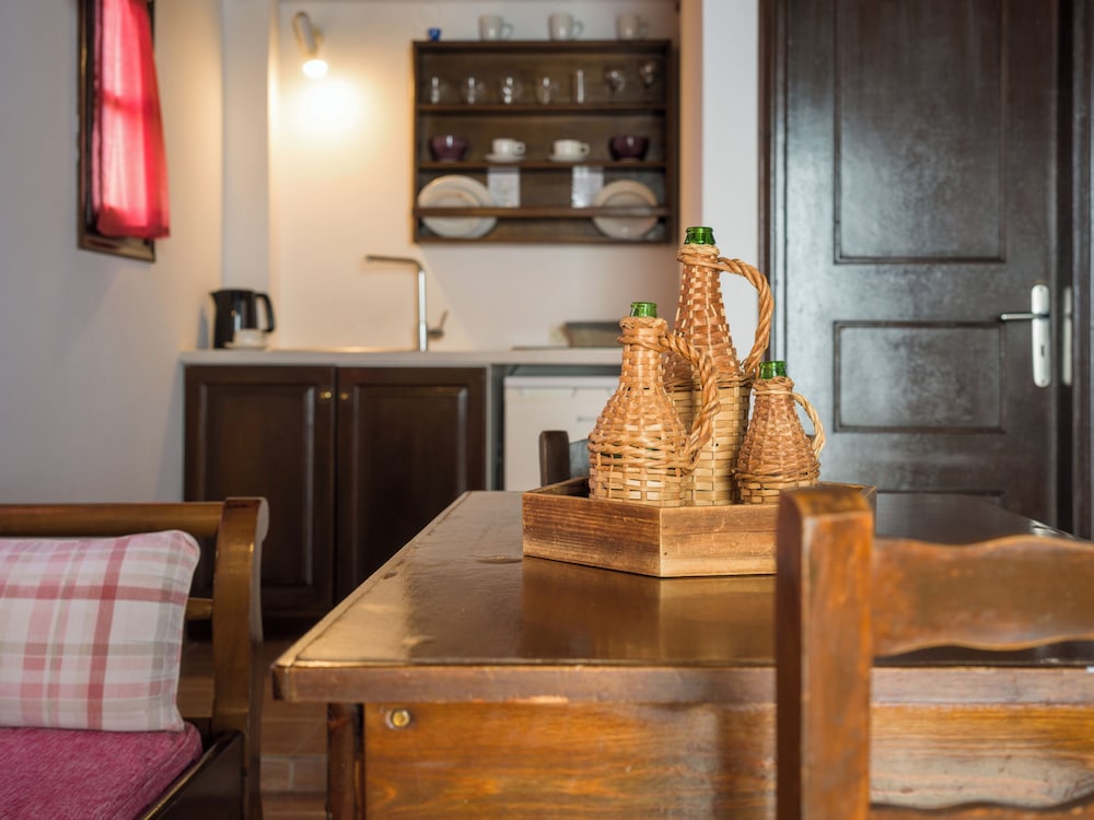 Anna Traditional Apartments 55/68