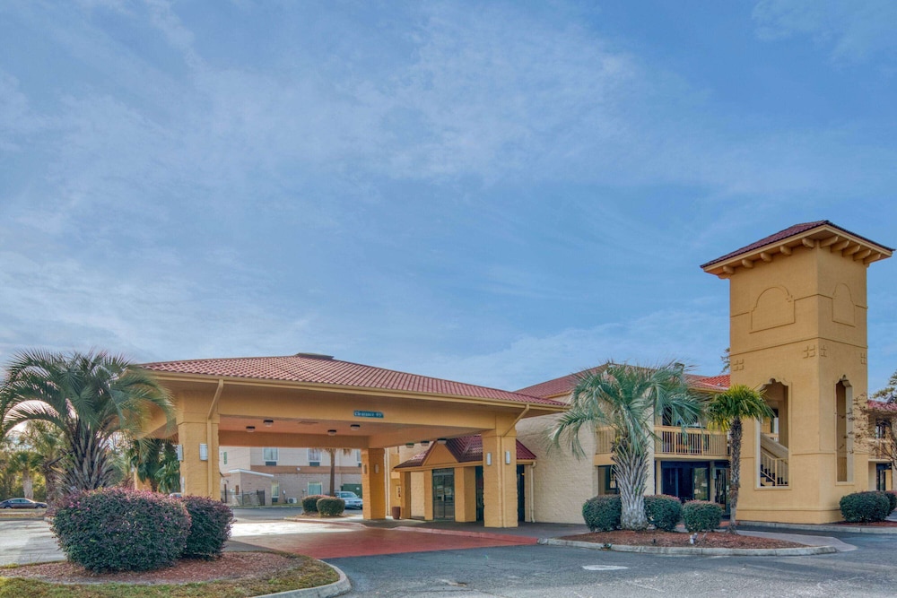 Super 8 by Wyndham Savannah 4/51