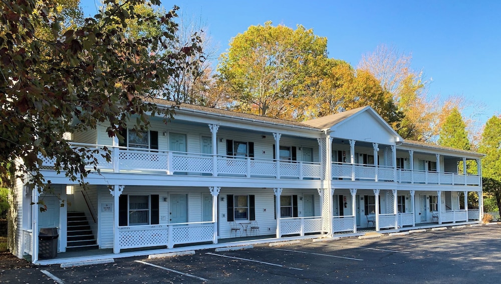 CEDAR CREST INN 3/24