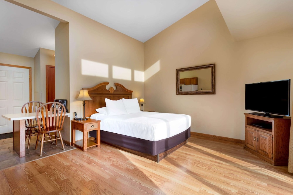 Tamarack Wisconsin Dells a Ramada by Wyndham 7/50